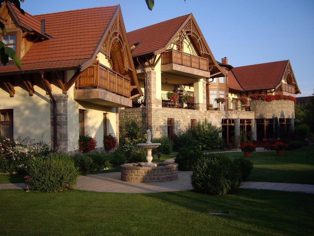 Palazzo Wellness Villa Eger Exterior foto