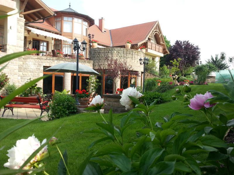 Palazzo Wellness Villa Eger Exterior foto