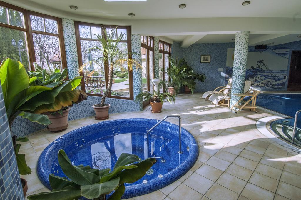 Palazzo Wellness Villa Eger Exterior foto